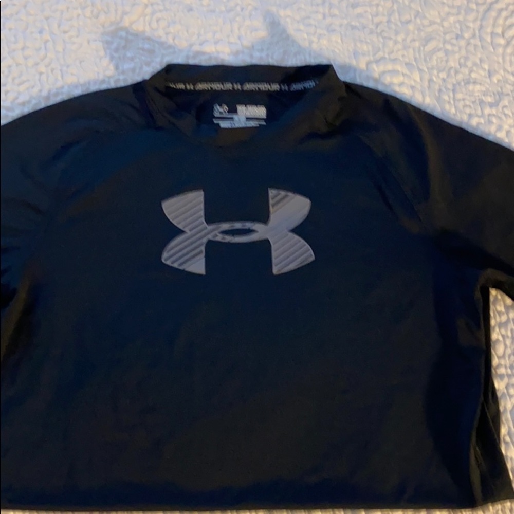 Under Armour Boy YXL Fitted Black Short Sleeve Top